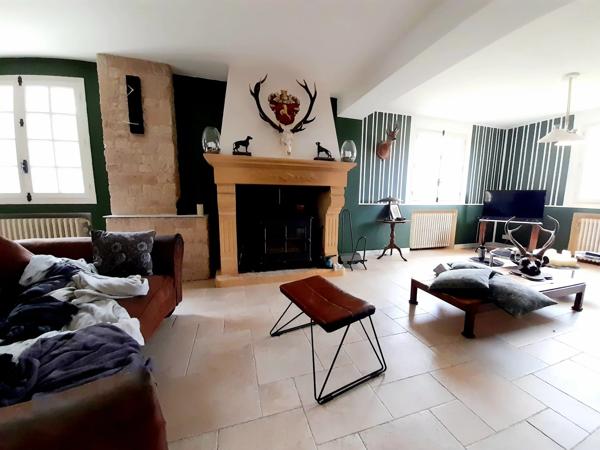 Audacieux et lumineux, occupant une position dominante avec des vues imprenables