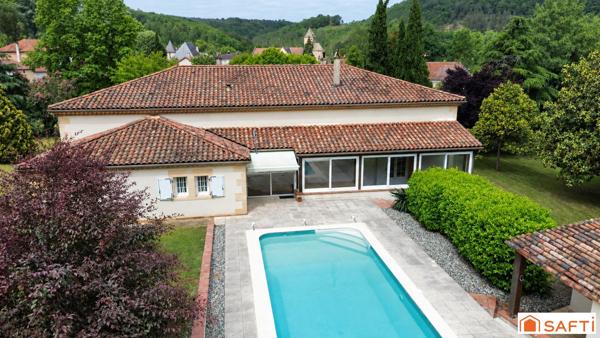 VASTE MAISON FAMILIALE DE PLAIN-PIED AVEC PISCINE ET DOUBLE GARAGE