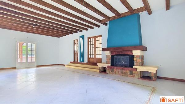 VASTE MAISON FAMILIALE DE PLAIN-PIED AVEC PISCINE ET DOUBLE GARAGE