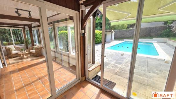 VASTE MAISON FAMILIALE DE PLAIN-PIED AVEC PISCINE ET DOUBLE GARAGE