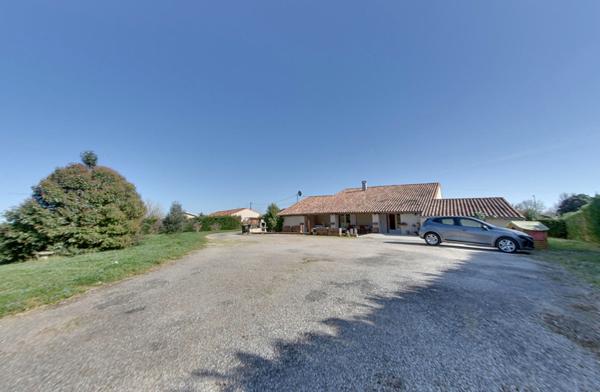 Maison Coup de Coeur à Montbartier ? Ferme Rénovée au Charme Authentique