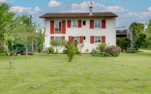 Maison à vendre    6 pièces • 159 m2 Saint-Pée-sur-Nivelle