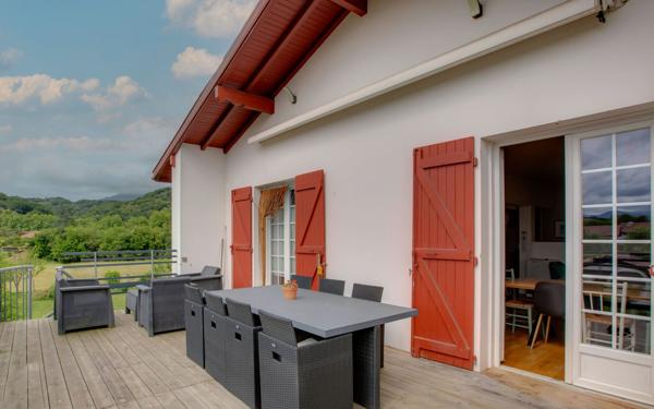 Maison à vendre    6 pièces • 159 m2 Saint-Pée-sur-Nivelle