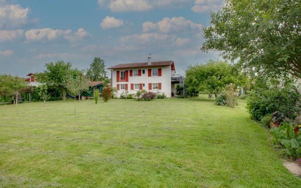 Maison à vendre    6 pièces • 159 m2 Saint-Pée-sur-Nivelle