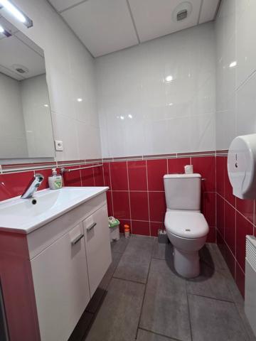 Immeuble à SAINT-JEAN-D'ANGELY, 17400 - 300m²