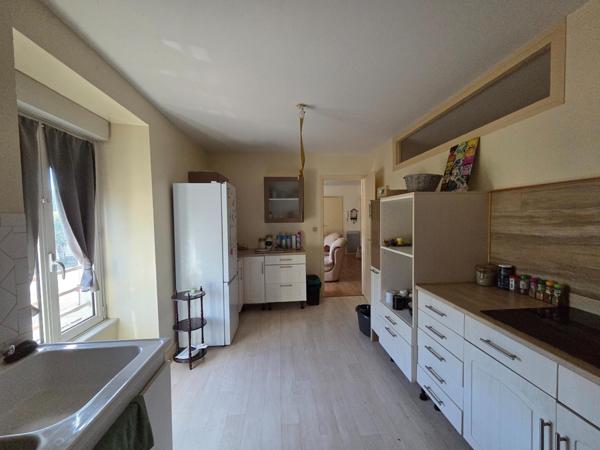 Immeuble à SAINT-JEAN-D'ANGELY, 17400 - 300m²