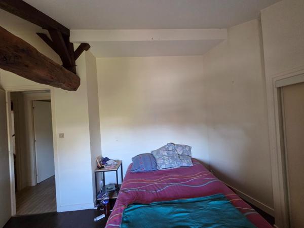 Immeuble à SAINT-JEAN-D'ANGELY, 17400 - 300m²