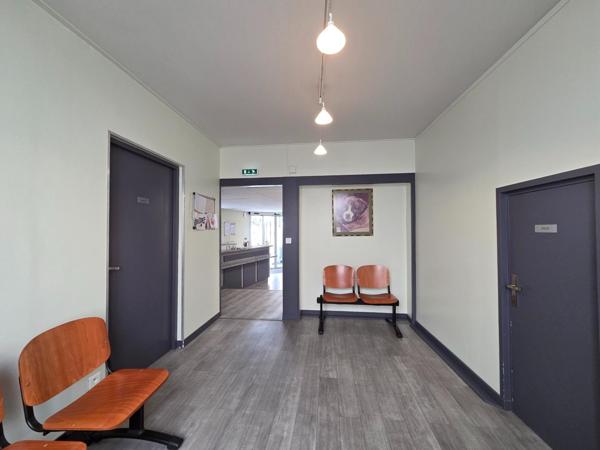 Immeuble à SAINT-JEAN-D'ANGELY, 17400 - 300m²