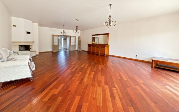 Maison à louer    6 pièces • 288,72 m2 Toulouse