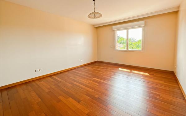 Maison à louer    6 pièces • 288,72 m2 Toulouse