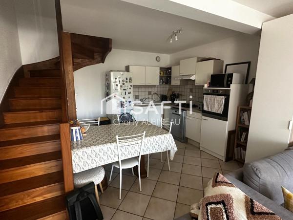 Maison de ville  – Proche commodités –   Niort