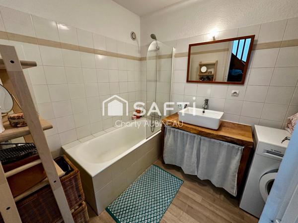 Maison de ville  – Proche commodités –   Niort