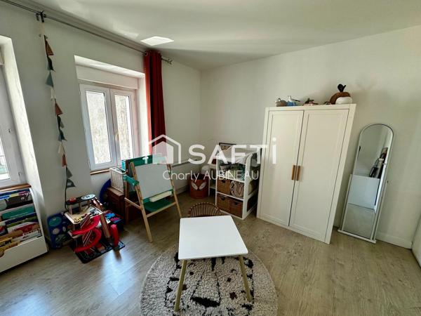 Maison de ville  – Proche commodités –   Niort