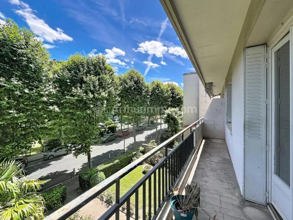 Location                                                      Appartement
                        
                     3 pièces                      92 m2                     à Chamalières