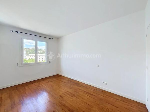 Location                                                      Appartement
                        
                     3 pièces                      92 m2                     à Chamalières
