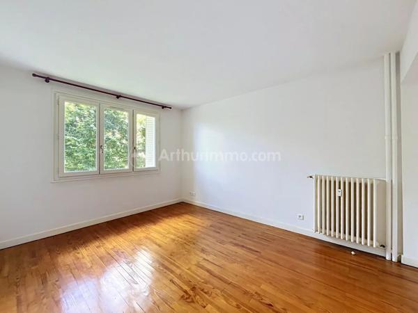 Location                                                      Appartement
                        
                     3 pièces                      92 m2                     à Chamalières
