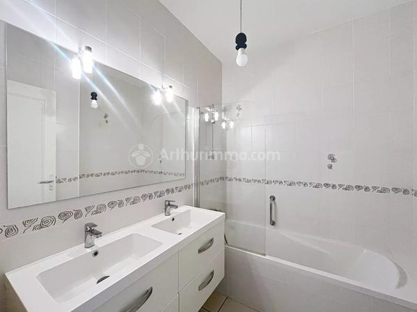 Location                                                      Appartement
                        
                     3 pièces                      92 m2                     à Chamalières