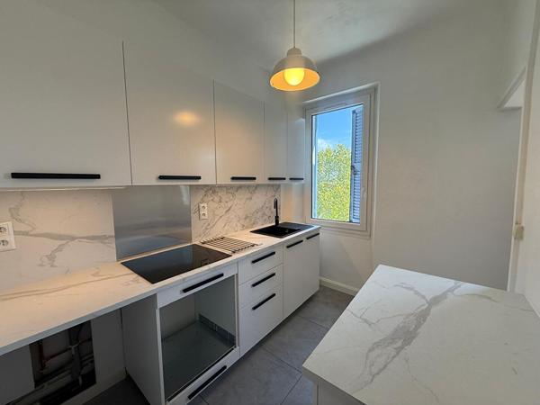 Appartement à louer 780 € CC Marseille 3 p 46 m² DPE C
