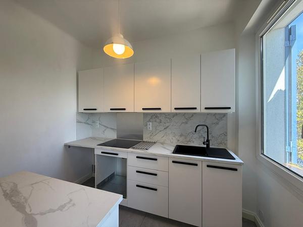 Appartement à louer 780 € CC Marseille 3 p 46 m² DPE C