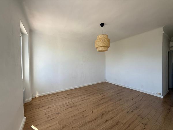 Appartement à louer 780 € CC Marseille 3 p 46 m² DPE C