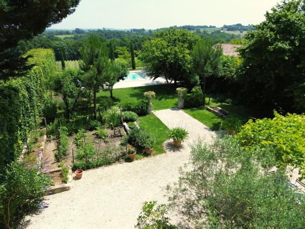 Résidence de prestige au cœur d’un château du XVIIe siècle avec vue imprenable sur les vignobles