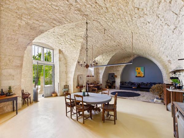 Résidence de prestige au cœur d’un château du XVIIe siècle avec vue imprenable sur les vignobles