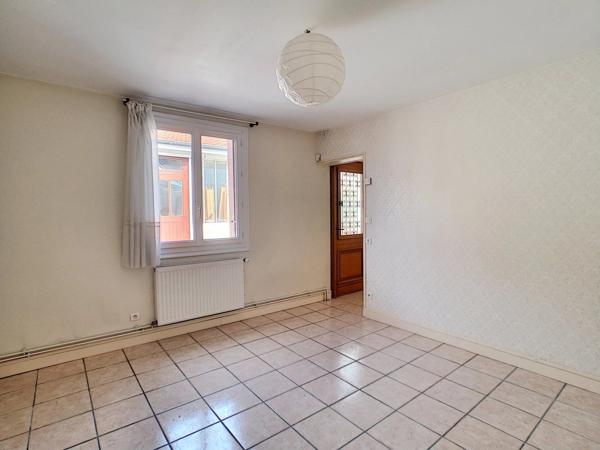 Location                                                      Maison de ville
                        
                     2 pièces                      45 m2                     à Fontainebleau