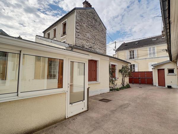 Location                                                      Maison de ville
                        
                     2 pièces                      45 m2                     à Fontainebleau