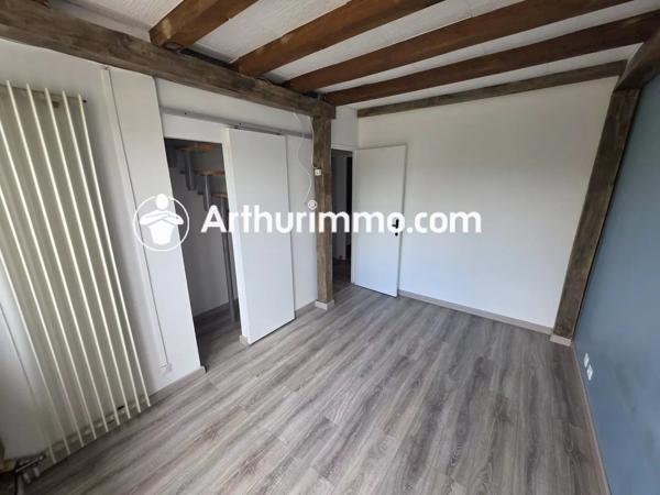 Vente                                                      Appartement
                        
                     3 pièces                      97 m2                     à Savigny-le-Temple