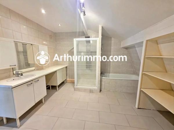Vente                                                      Appartement
                        
                     3 pièces                      97 m2                     à Savigny-le-Temple