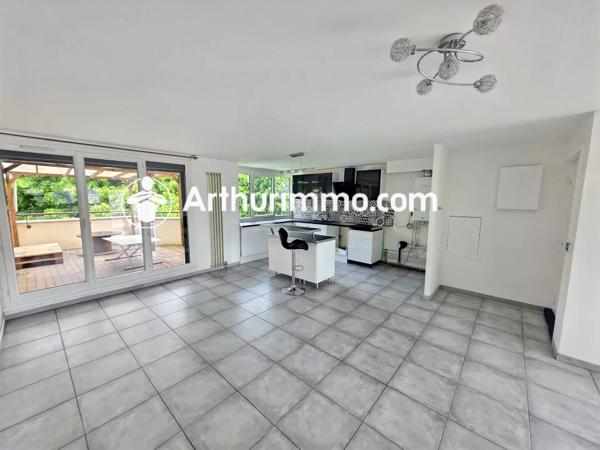 Vente                                                      Appartement
                        
                     3 pièces                      97 m2                     à Savigny-le-Temple