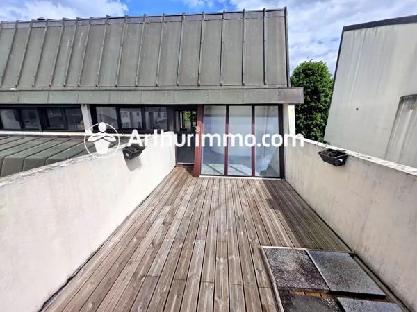 Vente                                                      Appartement
                        
                     3 pièces                      97 m2                     à Savigny-le-Temple