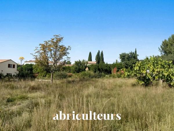 Terrain constructible 1400m² à Eguilles