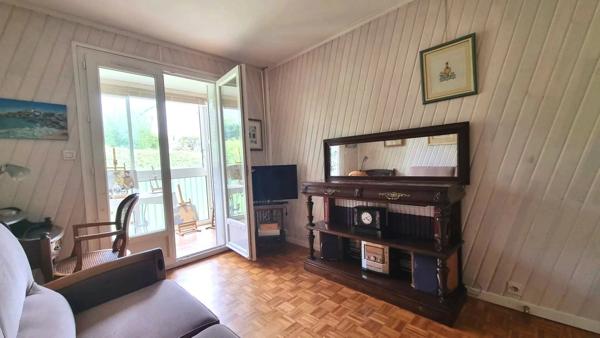 Vente                                                      Appartement
                        
                     3 pièces                      60 m2                     à Beynes