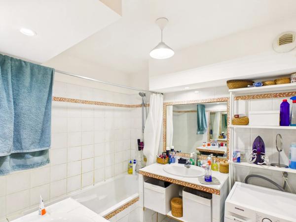 AIX-EN-PROVENCE – CENTRE HISTORIQUE T3 avec terrasse, ascenseur et garage – Un bien rare sur le marché aixois