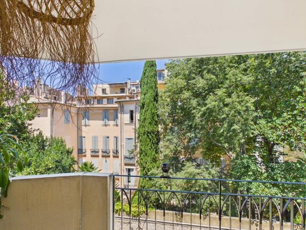 AIX-EN-PROVENCE – CENTRE HISTORIQUE T3 avec terrasse, ascenseur et garage – Un bien rare sur le marché aixois