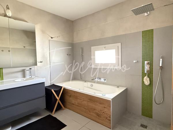 Pierrevert (04860) MAISON DE TYPE 4 AVEC GARAGE ET PISCINE