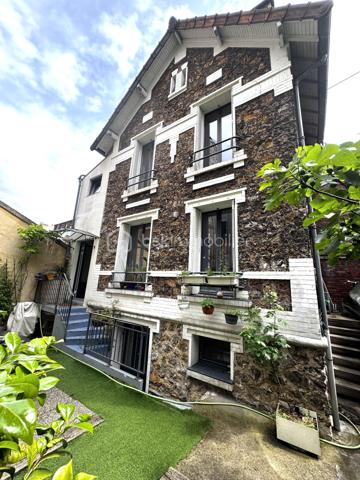 Charmante maison meulière familiale sur 4 niveaux avec jardin – Proche métro

Découvrez cette belle maison meulière pleine de charme, idéale pour une famille, offrant de beaux volumes répartis sur 4 niveaux.
Au sous-sol aménagé, vous trouverez une chambre ainsi qu’un espace buanderie pratique et fonctionnel.
Le rez-de-chaussée se compose d’un grand séjour lumineux avec cuisine ouverte, parfait pour des moments conviviaux, ainsi qu’un WC indépendant.
Au 1er étage, deux grandes chambres, une salle de bain et un WC séparé complètent l’espace nuit.
Au dernier étage, une spacieuse chambre offrant calme et intimité.
La maison bénéficie également de fenêtres en double vitrage et d’un agréable jardin, idéal pour profiter des beaux jours.

Situation privilégiée :
• Métro ligne 7 à seulement 7 minutes à pied
• Future ligne 10 à 10 minutes à pied, avec connexion vers la ligne 15

Une maison au cachet authentique à visiter sans tarder !

Contactez Shérazade Belattar pour plus d'informations ou organiser une visite.

VISITES POSSIBLES 7 JOURS / 7
