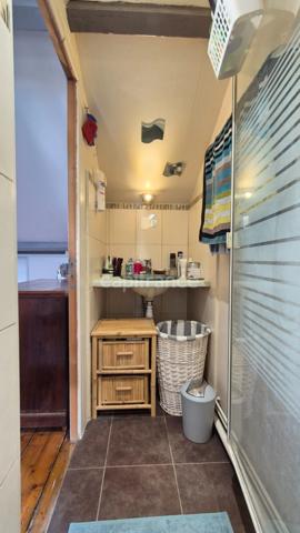 A vendre ETAMPES (91), Proche centre-ville, Charmante Meulière de 5 pièces sur sous-sol avec cour et garage.