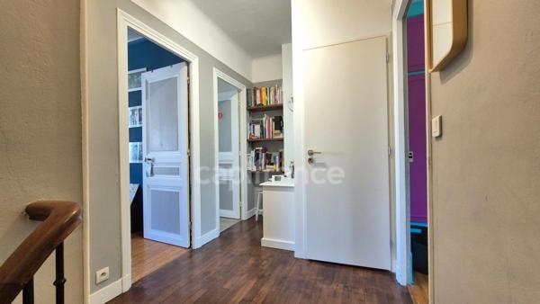 A vendre ETAMPES (91), Proche centre-ville, Charmante Meulière de 5 pièces sur sous-sol avec cour et garage.