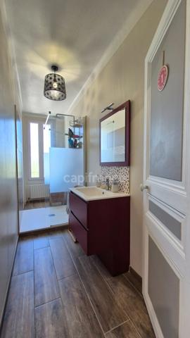 A vendre ETAMPES (91), Proche centre-ville, Charmante Meulière de 5 pièces sur sous-sol avec cour et garage.