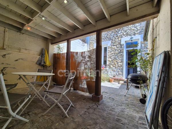 A vendre ETAMPES (91), Proche centre-ville, Charmante Meulière de 5 pièces sur sous-sol avec cour et garage.