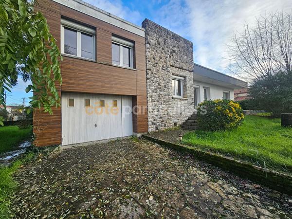 Vente
                Maison185 m² - 5 Pièces -
                    VILLENEUVE SUR LOT (47300)