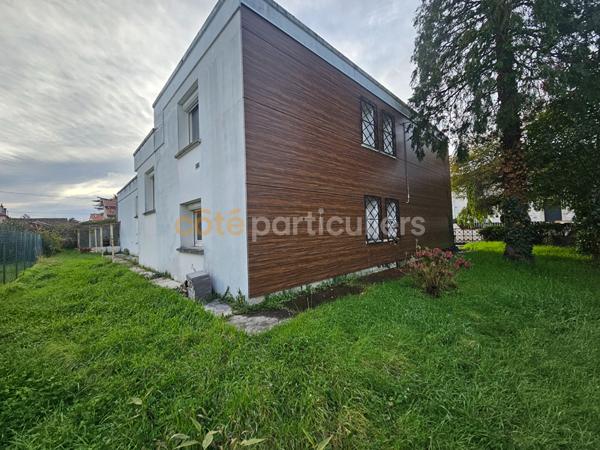 Vente
                Maison185 m² - 5 Pièces -
                    VILLENEUVE SUR LOT (47300)