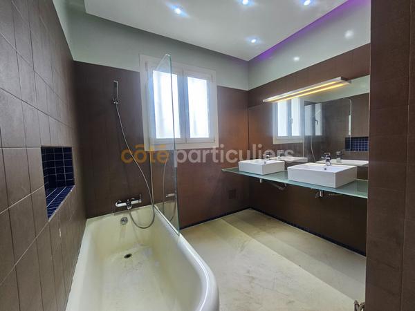 Vente
                Maison185 m² - 5 Pièces -
                    VILLENEUVE SUR LOT (47300)