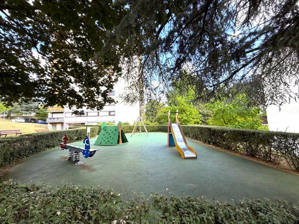 Appartement
         2 pièces
        - 50 m² Exclusivité 210 000 € *