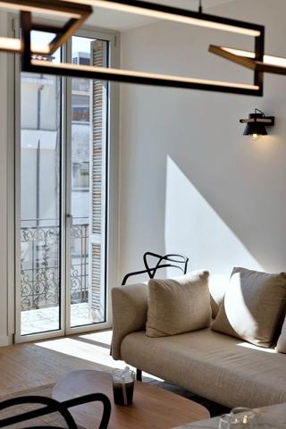 CANNES – RUE HOCHE – DERNIER ÉTAGE – BALCON SUD – RÉNOVATION D’EXCEPTION