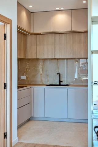 CANNES – RUE HOCHE – DERNIER ÉTAGE – BALCON SUD – RÉNOVATION D’EXCEPTION