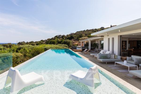 Villa de luxe, vue mer, plage à deux pas.