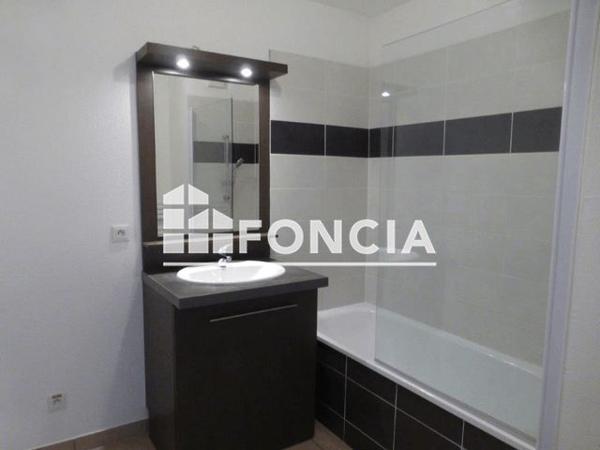 Location Appartement 2 pièces 47.8 m² - 44 RUE DES VERNES Roanne 42300